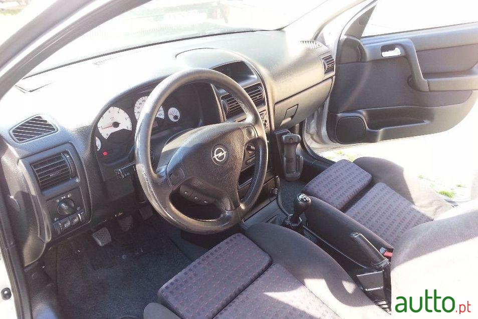 2000' Opel Astra Caravan photo #4