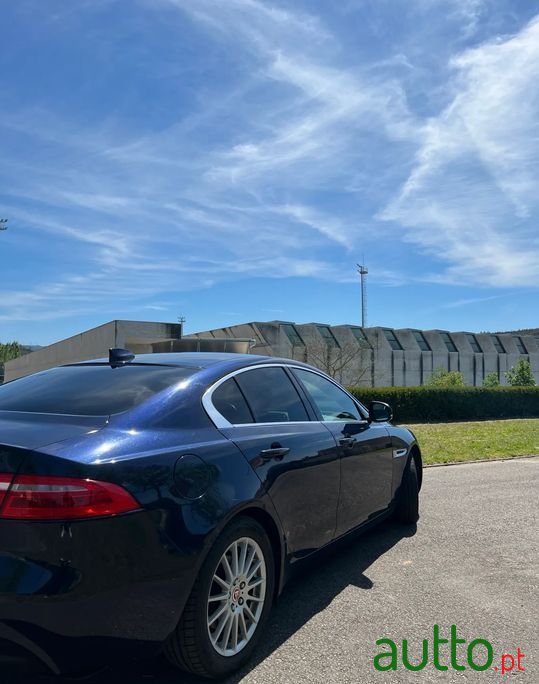 2017' Jaguar XE photo #5