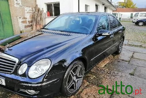 2008' Mercedes-Benz E-220 photo #2