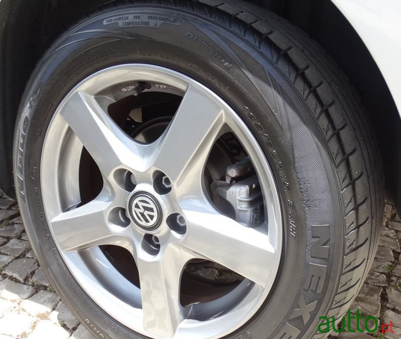 2015' Volkswagen Polo photo #5