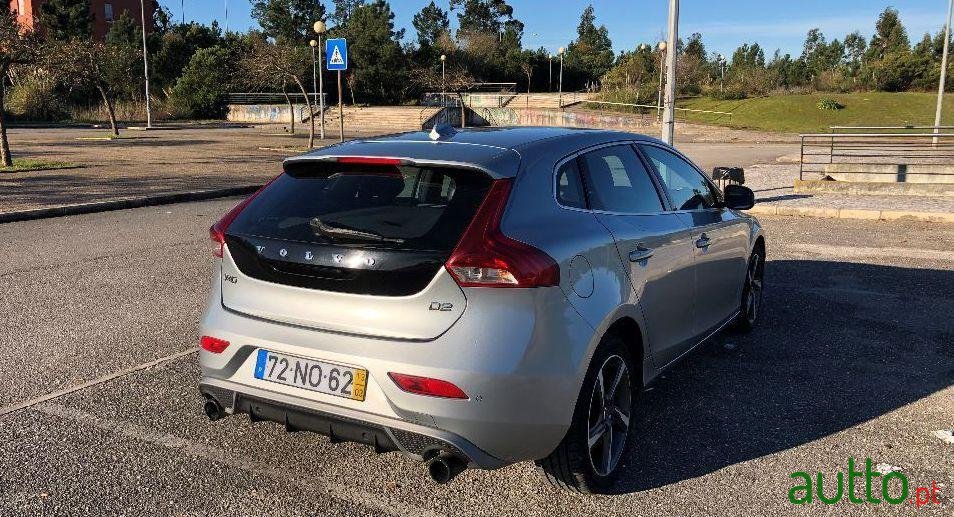 2013' Volvo V40 R-Design 1.6 D2 photo #3