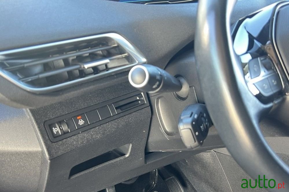 2021' Peugeot 3008 photo #5