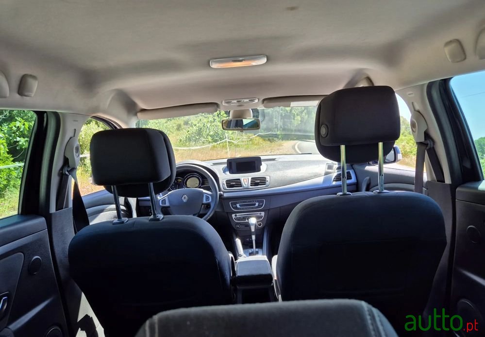 2011' Renault Megane Sport Tourer photo #6