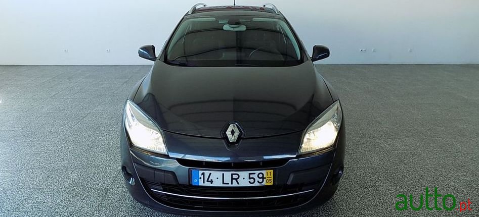 2011' Renault Megane Sport Tourer photo #3