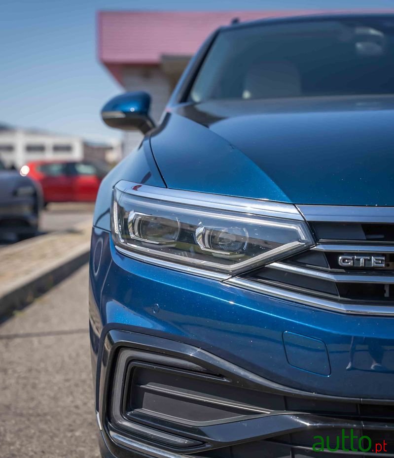 2020' Volkswagen Passat Variant photo #3