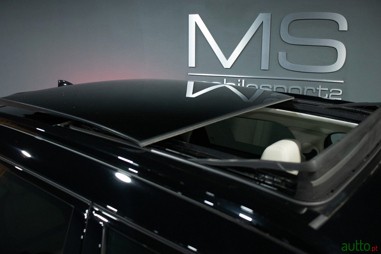 2021' Land Rover Range Rover Velar P400e SE R-Design photo #4