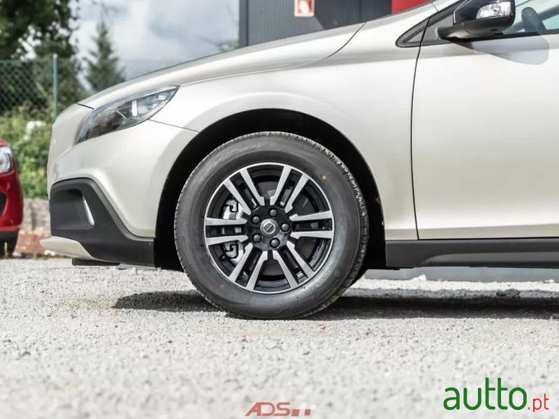2017' Volvo V40 Cross Country 2.0 D2 photo #6