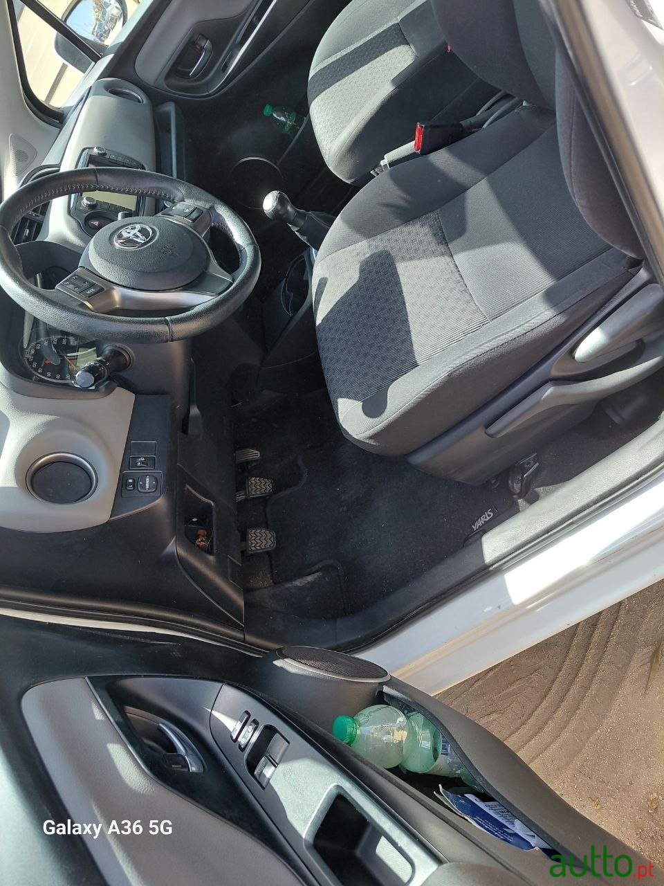 2015' Toyota Yaris photo #4