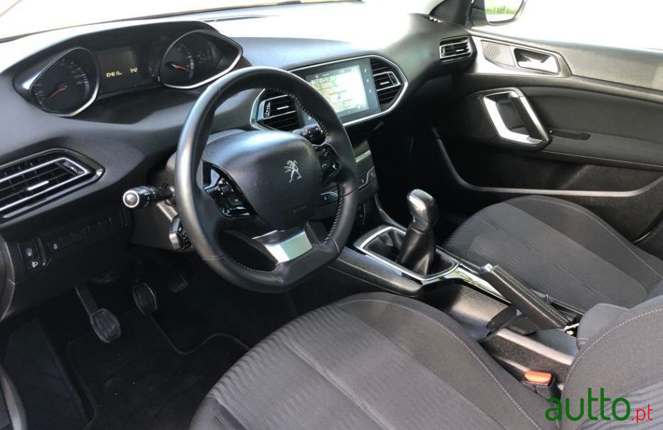 2015' Peugeot 308 Sw photo #3