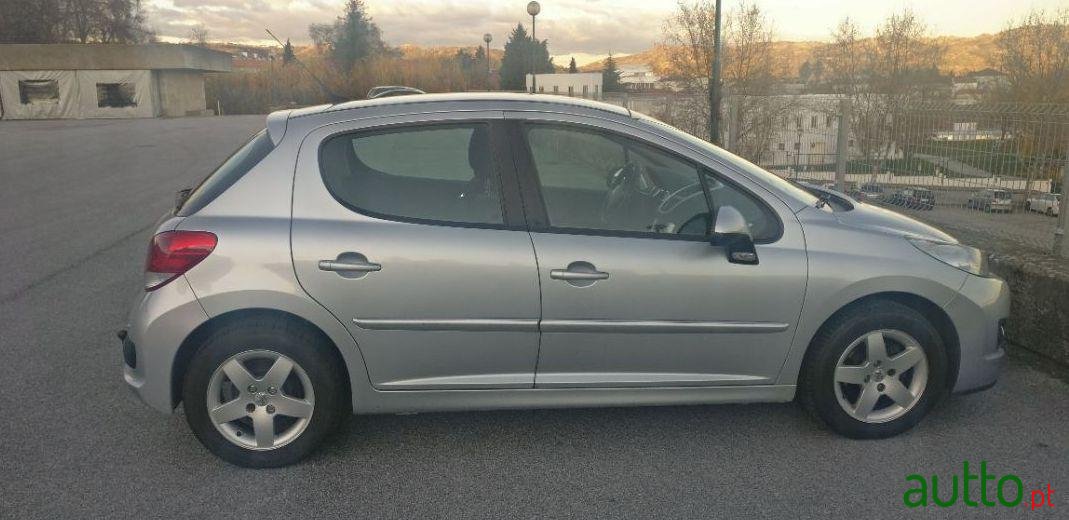 2009' Peugeot 207 1.4 Hdi Sport photo #1