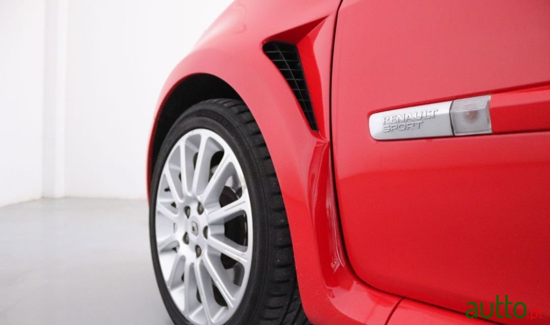 2006' Renault Clio Sport photo #2