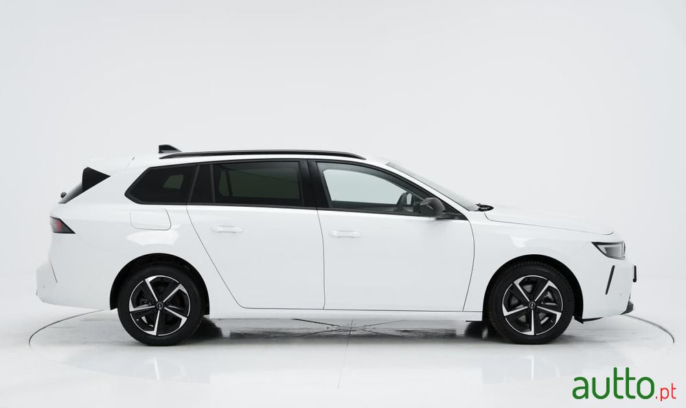 2024' Opel Astra Sports Tourer photo #2
