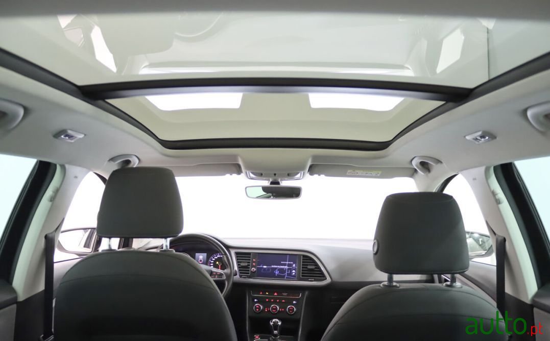 2020' SEAT Leon St photo #5