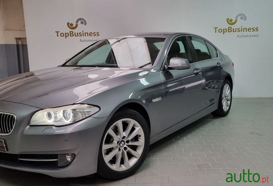 2012' BMW 525 photo #3