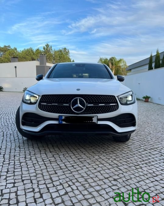 2019' Mercedes-Benz Glc-300 photo #2