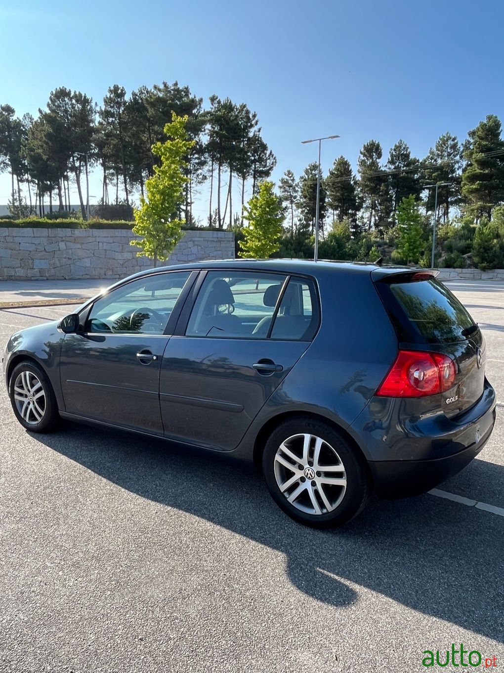 2008' Volkswagen Golf photo #4