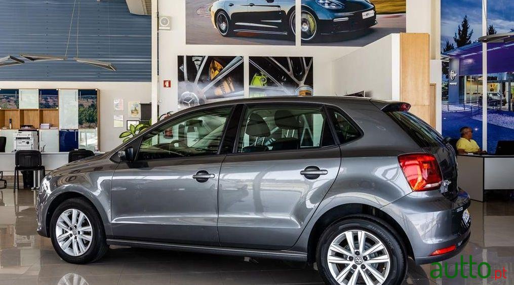 2017' Volkswagen Polo photo #3