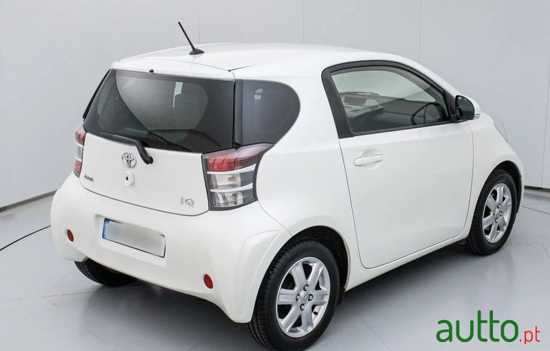 2010' Toyota iQ 1.0 Vvt-I 2 Ep photo #4