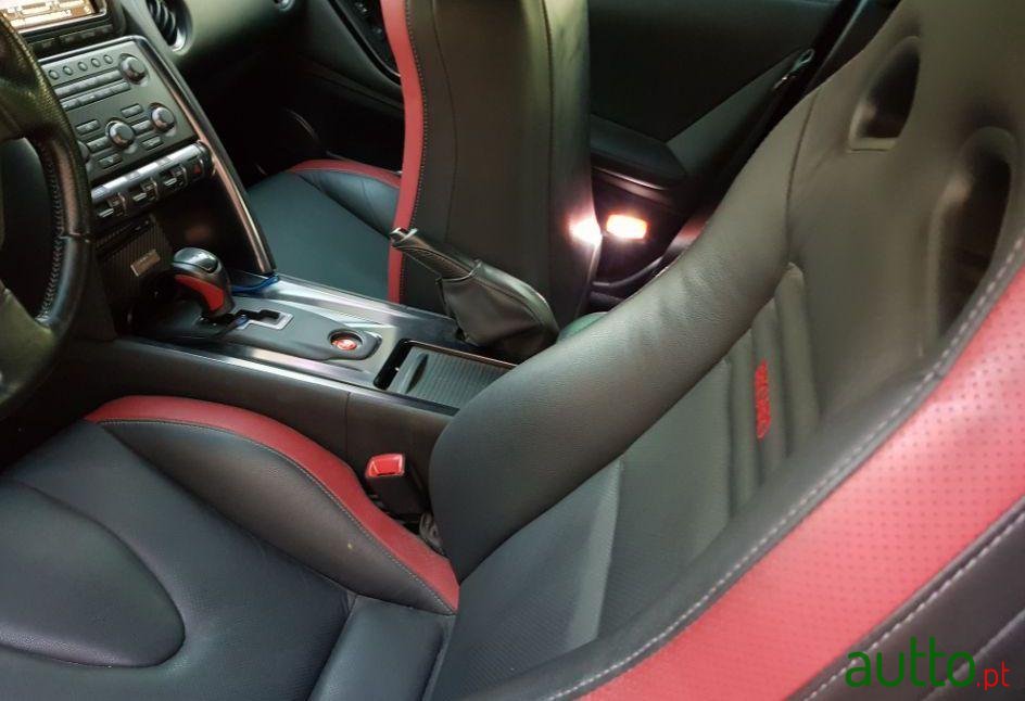 2011' Nissan GT-R photo #1