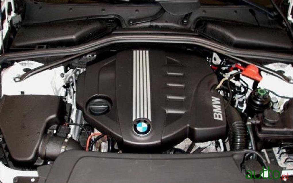 2010' BMW 520 d Touring Sport photo #2