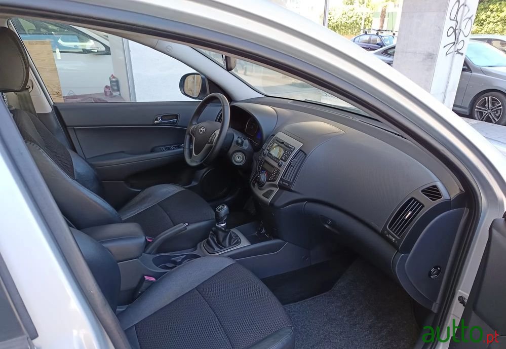 2010' Hyundai i30 Cw photo #6