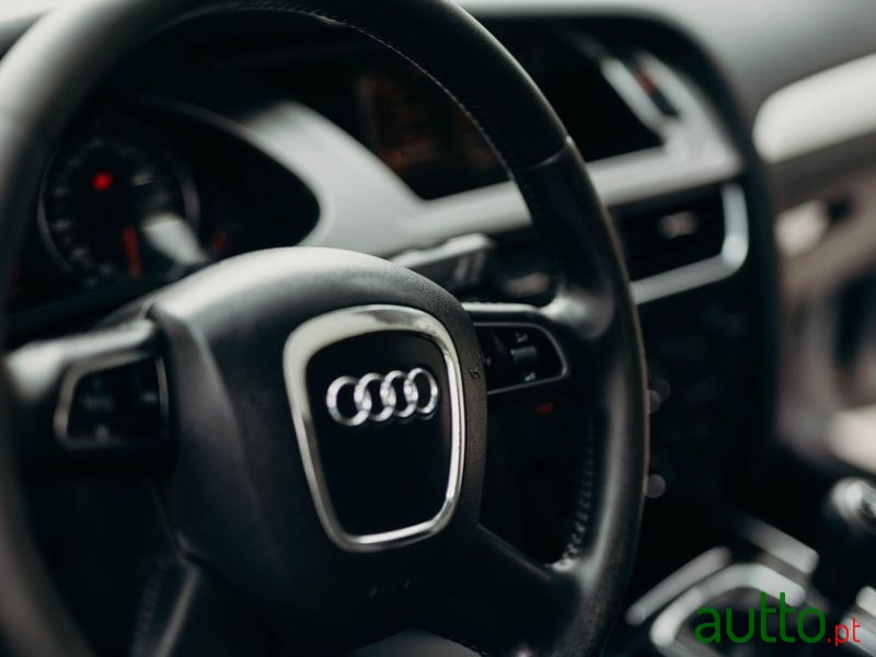2010' Audi A4 Avant photo #4
