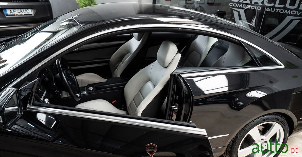 2011' Mercedes-Benz Classe E photo #5