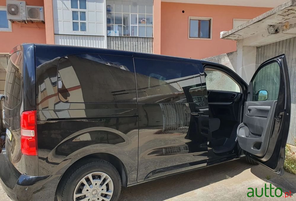2019' Peugeot Traveller photo #6