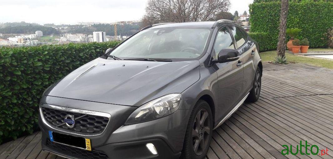 2014' Volvo V40 Cross Country photo #1