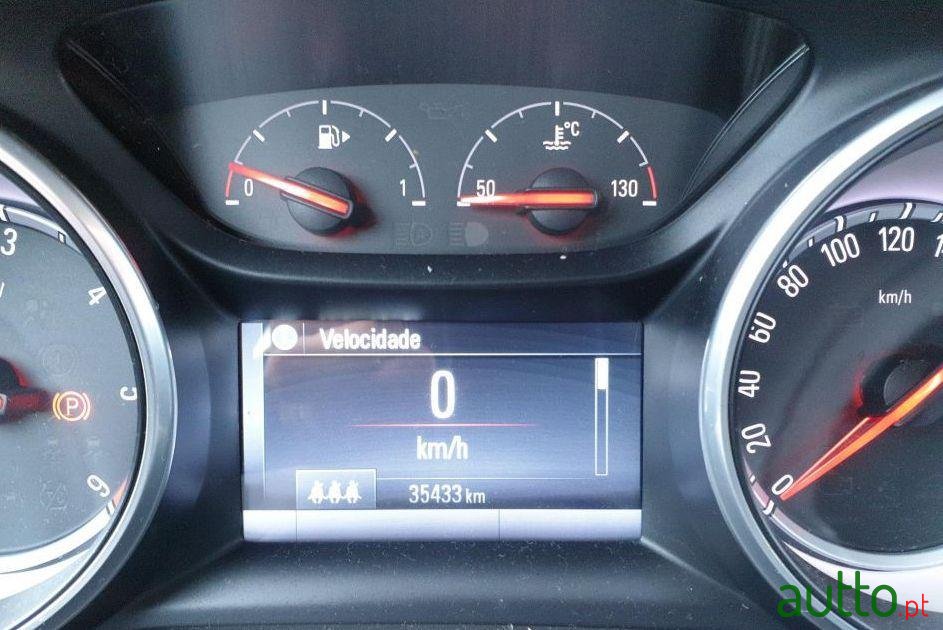 2015' Opel Astra photo #2