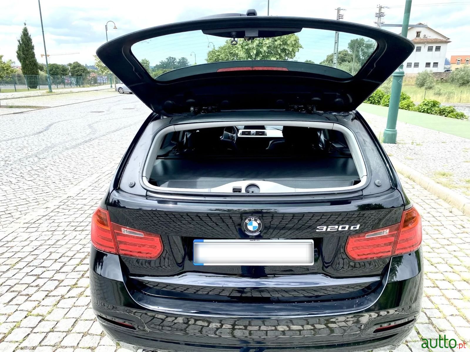 2013' BMW 320 photo #3