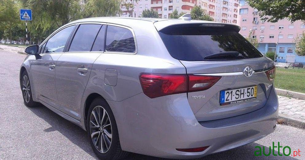 2016' Toyota Avensis Touring Sports photo #3