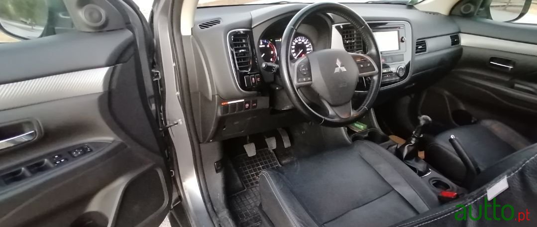 2013' Mitsubishi Outlander photo #5