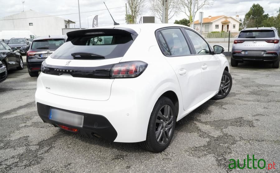 2021' Peugeot 208 photo #3