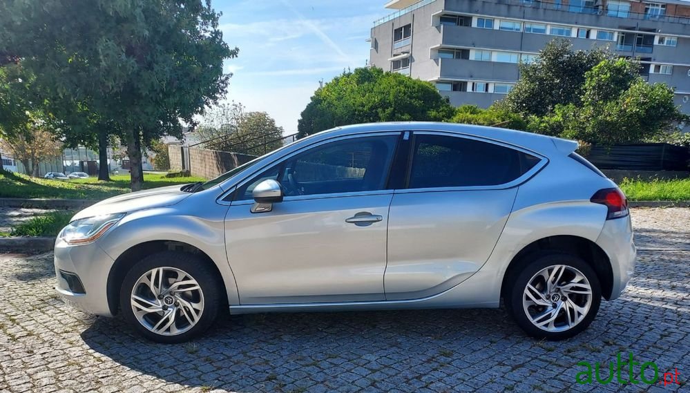 2012' Citroen DS4 photo #4