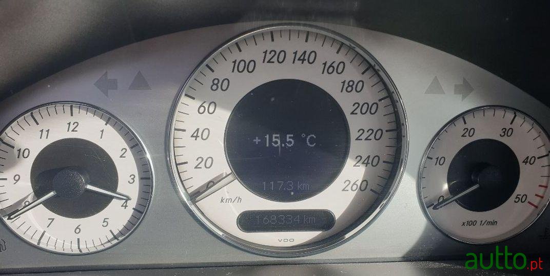 2008' Mercedes-Benz E-280 Avantegarde photo #3