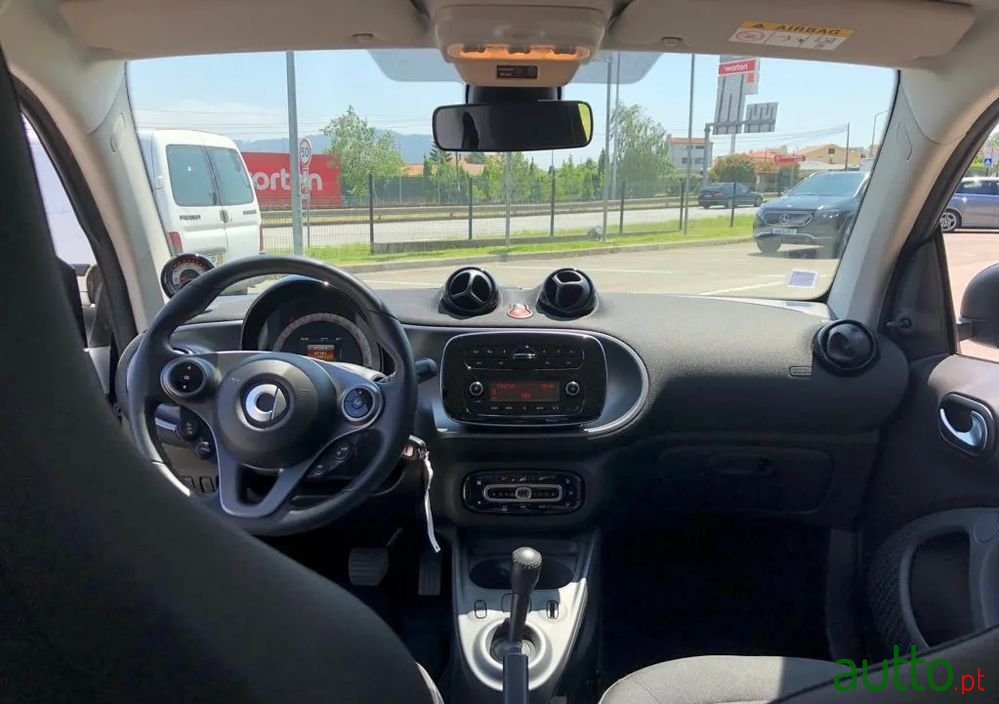 2020' Smart Fortwo Passion photo #2