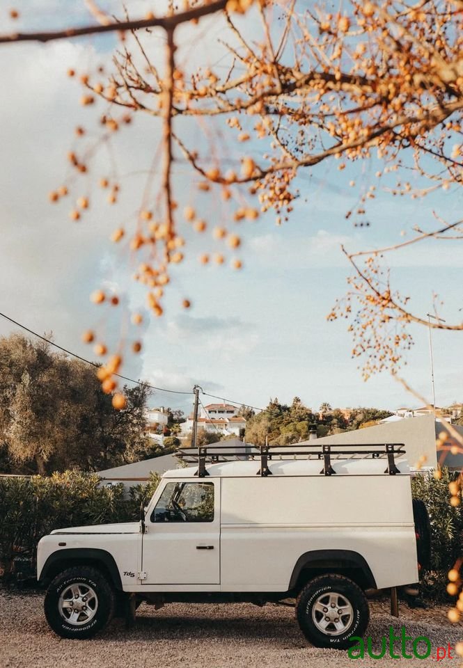 2002' Land Rover Defender photo #1