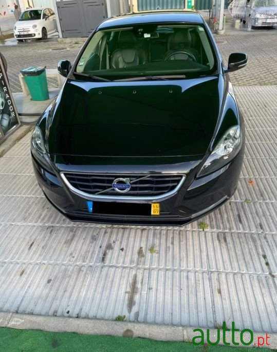 2015' Volvo V40 photo #3