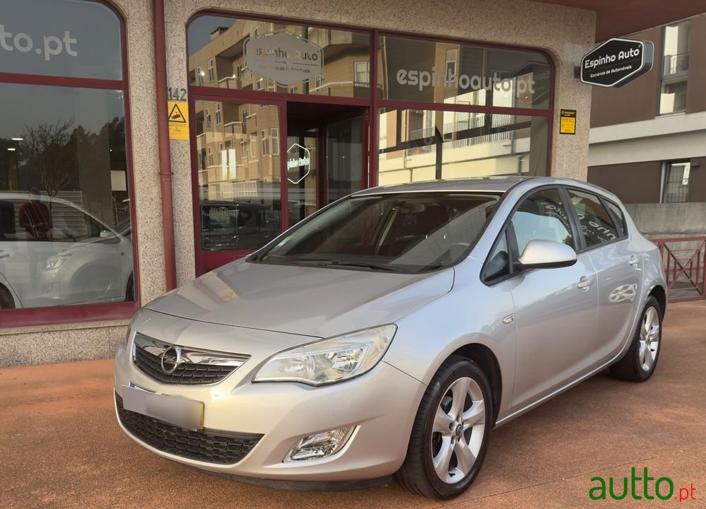 2010' Opel Astra 1.4 Executive J16 photo #1