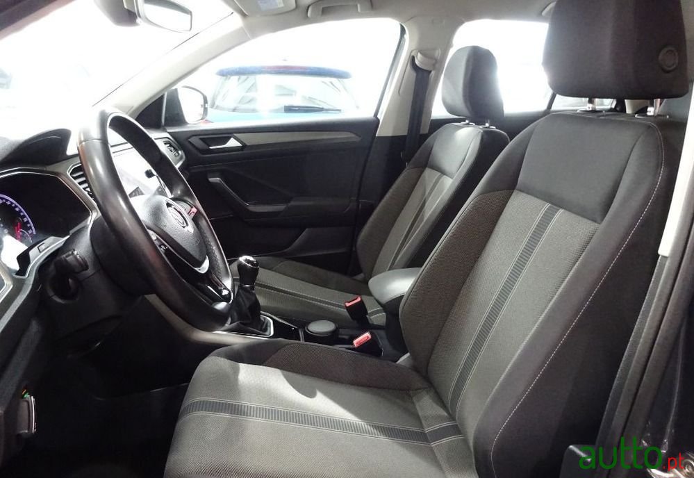 2019' Volkswagen T-Roc photo #6