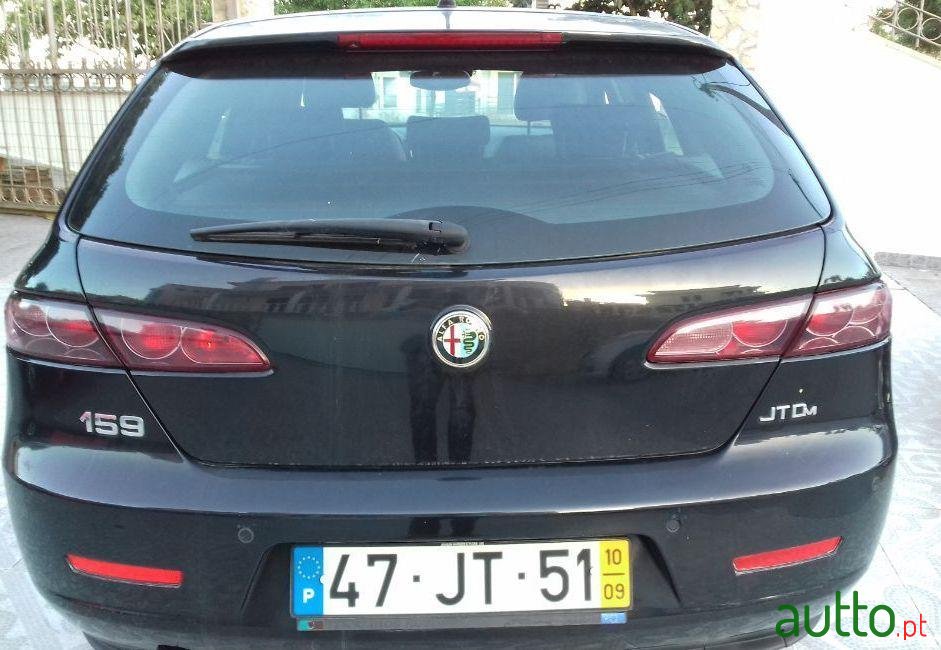 2010' Alfa Romeo 159 Sportwagon photo #4