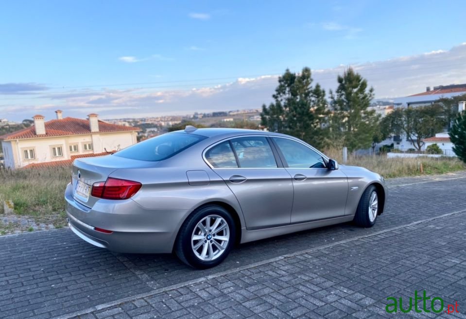 2012' BMW 520 photo #5