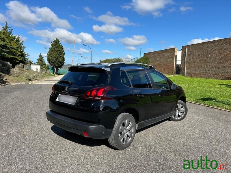 2018' Peugeot 2008 1.5 Bluehdi Style photo #5