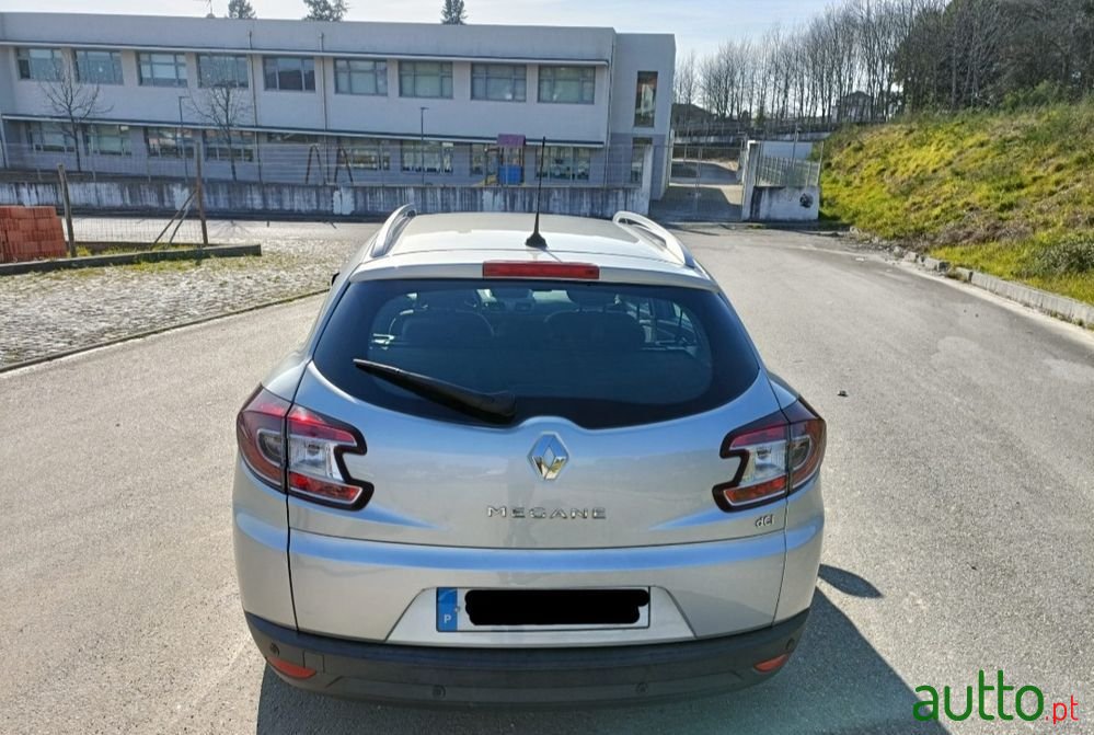 2011' Renault Megane photo #6