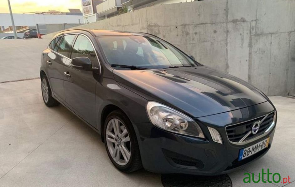 2011' Volvo V60 Momentum photo #4