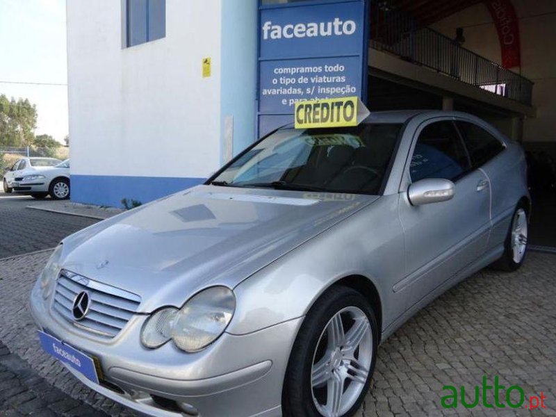 2002' Mercedes-Benz C 220 Sportcoupe photo #2