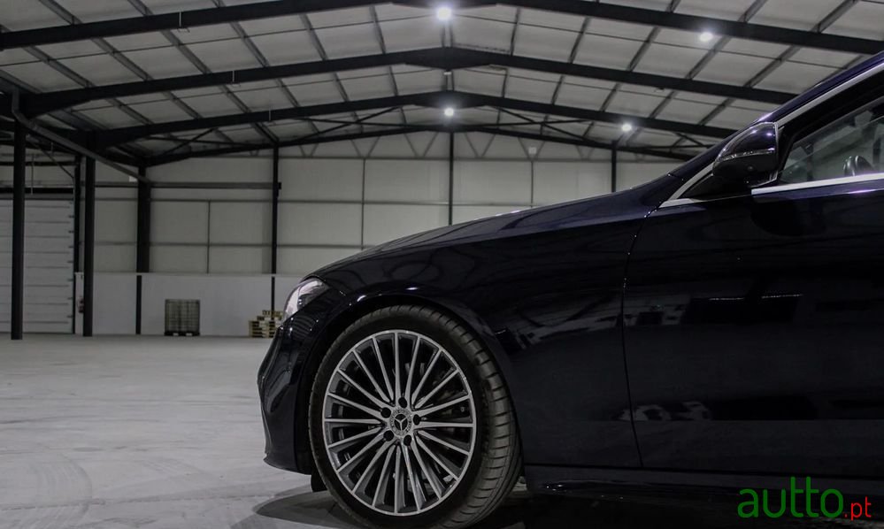 2022' Mercedes-Benz Classe C photo #2