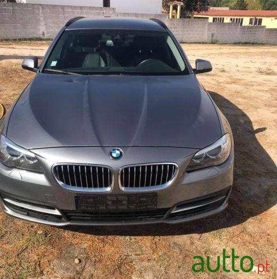 2017' BMW 520 Touring photo #3