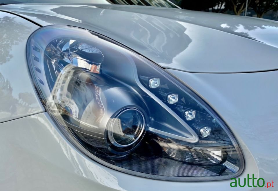 2010' Alfa Romeo Giulietta photo #4